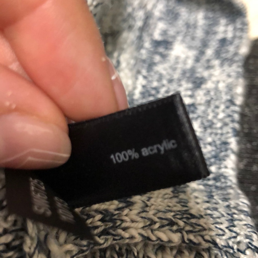 Limited Sweater - Size S - Picture 7 of 7